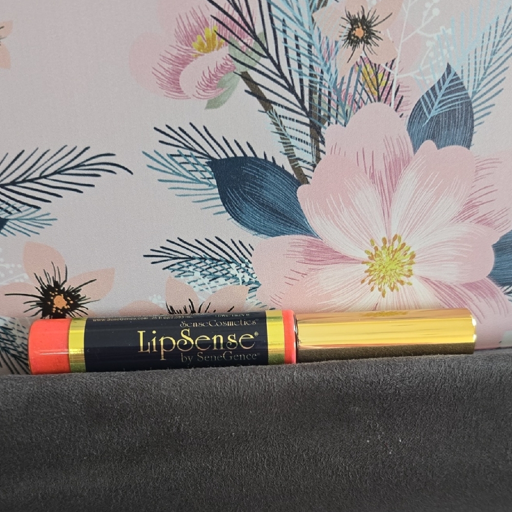 LipSense Long Lasting Liquid Lipstick in "Razzberry"